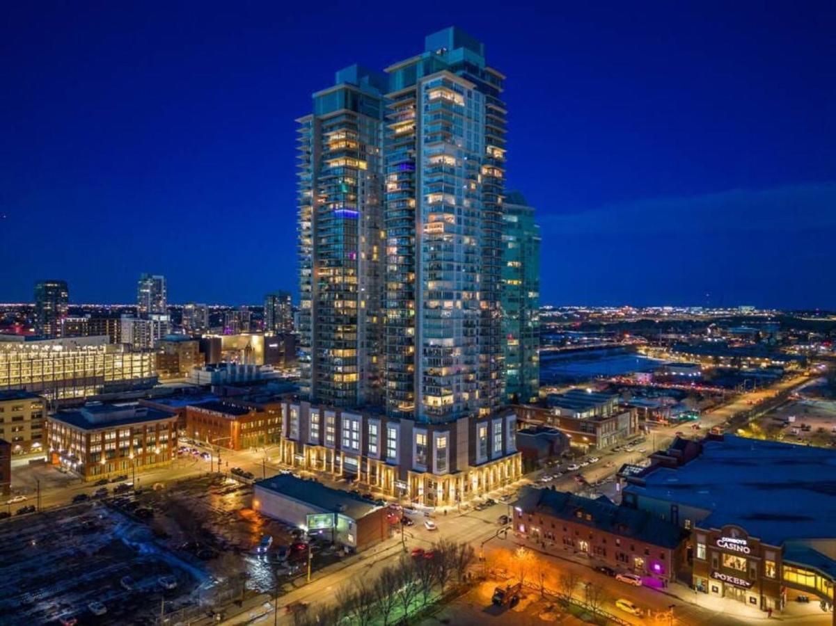 Luxury Apartment On The 9Th Floor Near Stampede, Complimentary Wine, 2 Car Ug Parking Calgary Bagian luar foto