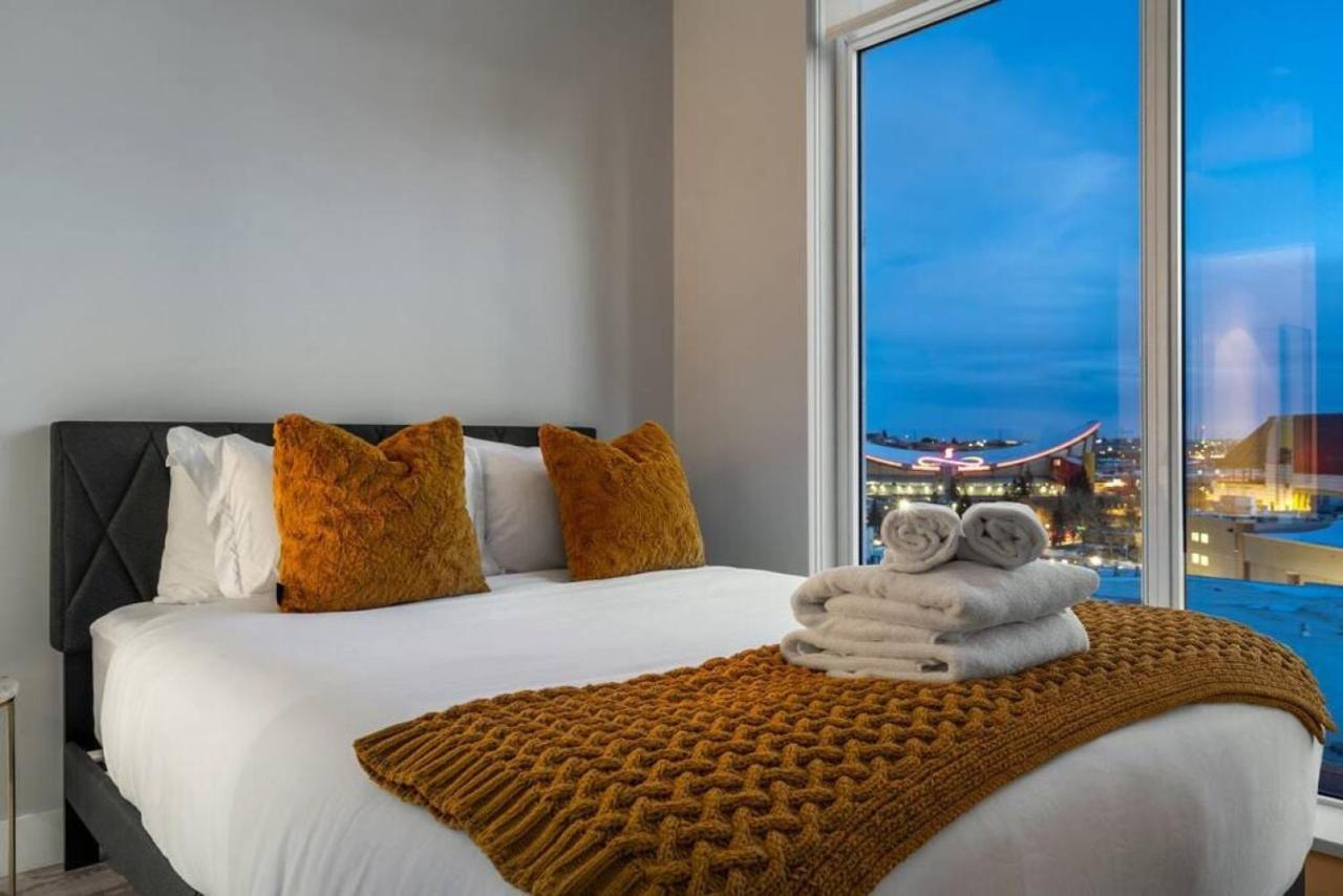 Luxury Apartment On The 9Th Floor Near Stampede, Complimentary Wine, 2 Car Ug Parking Calgary Bagian luar foto